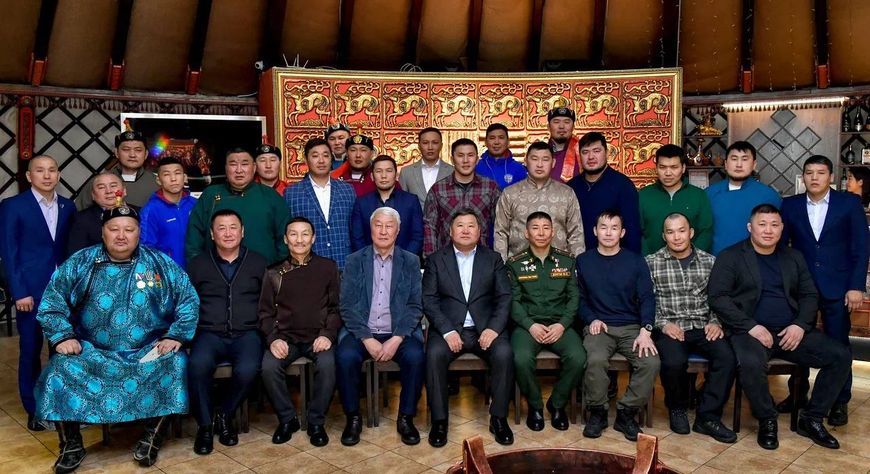Глава Тувы встретился с прославленными спортсменами и тренерами региона