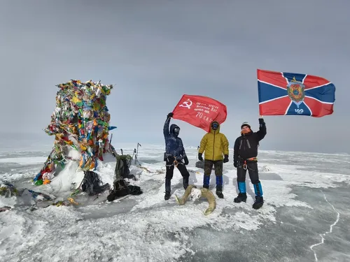 Сотрудники УФСБ России по РТ совместно со студентами совершили восхождение на гору Монгун-Тайга