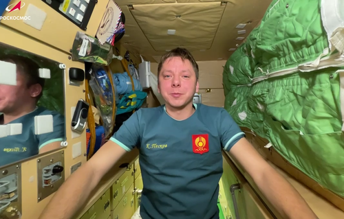 Российский космонавт, родом из Тувы, провел экскурсию по станции МКС