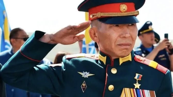 Герой России Мерген Донгак принимает поздравления с днем рождения в День защитника Отечества