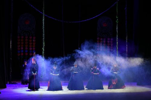 Артисты Национального театра Тувы представили драму «Дом Бернарды Альбы» на международном фестивале «Туганлык»