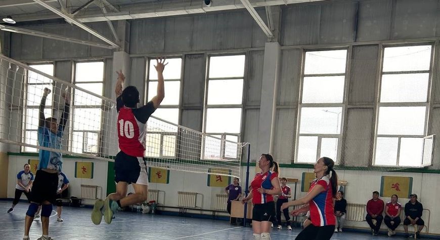 В честь Дня медицинской сестры в Туве провели соревнования по волейболу среди команд медицинских организаций и районов