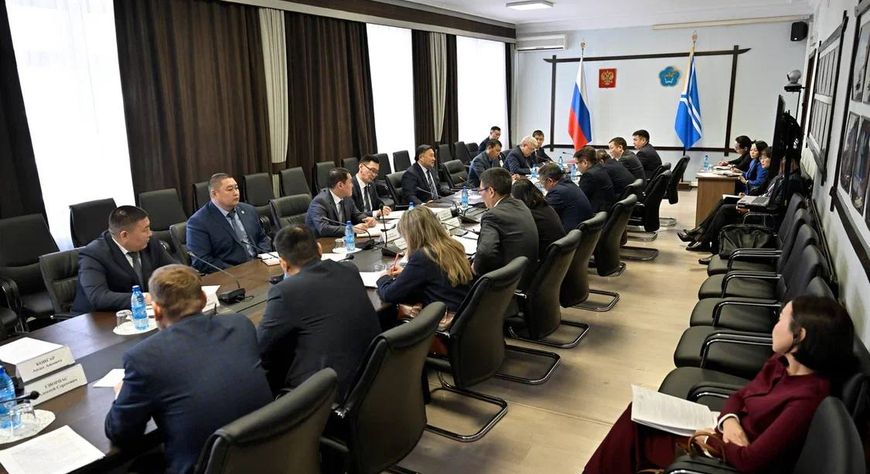 Владислав Ховалыг провёл координационное совещание с вице-премьерами Тувы