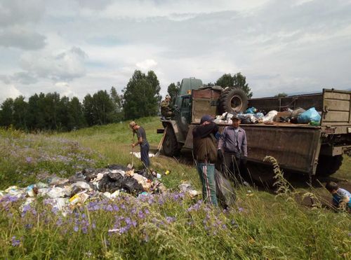 Окрестности тоджинского озера Азас очистили от мусора 