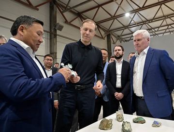 Первый вице-премьер России Денис Мантуров оценил экономические успехи Тувы.