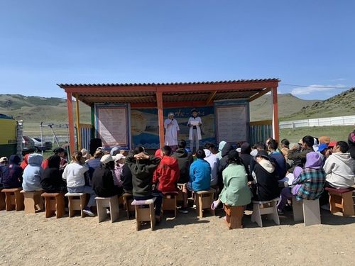 Медработники Тувы проводят санитарно-просветительскую работу в стационарных лагерях