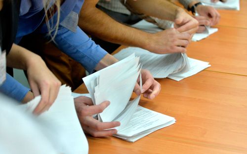В Туве участковые избирательные комиссии продолжают подсчет голосов