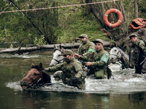 Наездники из России и Узбекистана вышли на финишную прямую