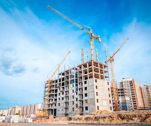 По всей стране в рамках нацпроектов идет масштабная работа строительного комплекса