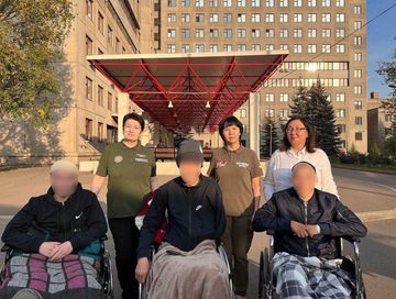 Сотрудники Полпредства Тувы и ОНФ посетили раненых участников СВО в Москве