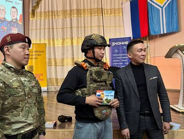 Участники программы «Герои Тувы» провели патриотическую встречу со студентами сельхозтехникума