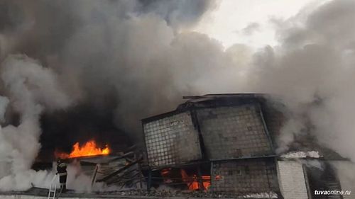 Шолбан Кара-оол распорядился оказать помощь семье жителя Тувы, погибшего при пожаре склада автозапчастей в городе Красноярск