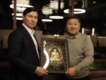 Тываның Баштыңы Владислав Ховалыг ажыл албан аайы-биле Калмык Республикага чораан