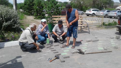 В Тувинском госуниверситете начали производство светящихся плиток 