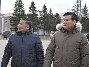 Калмыкияның баштыңы Бату Хасиков Тывада албан-ёзузу-биле келген