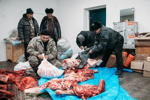 Улугхемцы готовят очередную посылку для бойцов СВО
