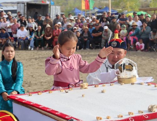 Межрегиональный фестиваль «Алдын кажык» впервые прошел в Дзун-Хемчикском районе