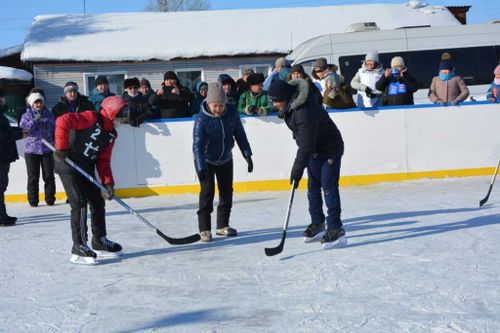 Новые хоккейные коробки для жителей Тувы