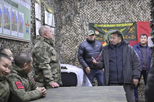 Глава Тувы поздравил с 10-летием 55-ю гвардейскую мотострелковую горную бригаду