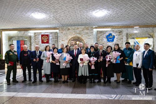 В правительстве Тувы прошла торжественная церемония вручения государственных наград Российской Федерации и Республики Тыва
