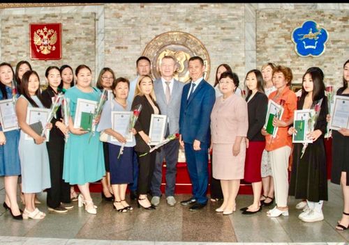 В Туве наградили работников и волонтеров, отличившихся в ходе онлайн-голосования за выбор объектов благоустройства в 2024 году