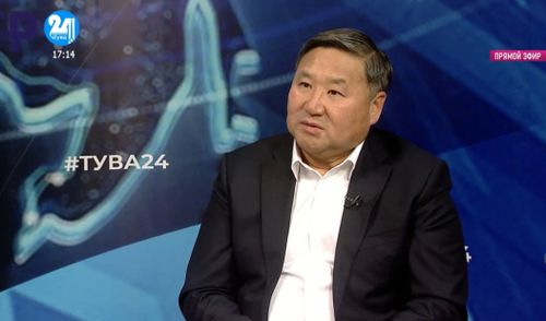 Перед началом прямого эфира от жителей республики поступило более 370 вопросов.