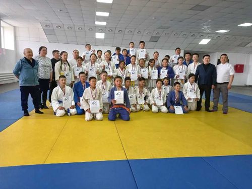 В Туве дорожники ООО «Восток» помогли спортсменам Дзун-Хемчика