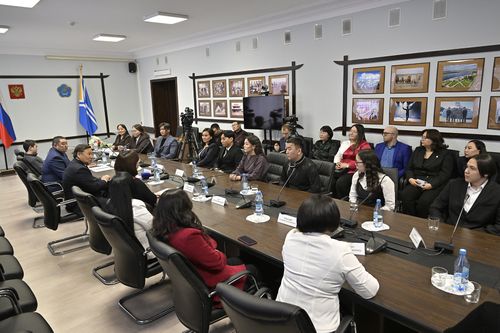 Эш-хуузунуң ужуражылгазы болган