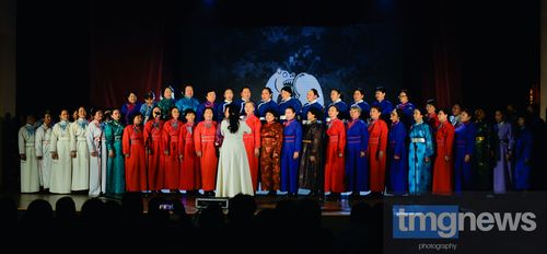 В Туве состоялся благотворительный концерт группы «Черный барс» в поддержку участников СВО