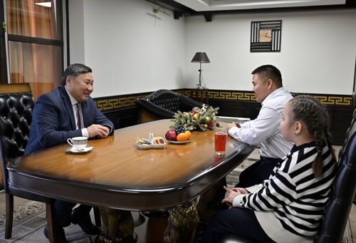 Глава Тувы исполнил новогоднее желание восьмилетней школьницы из Овюрского района