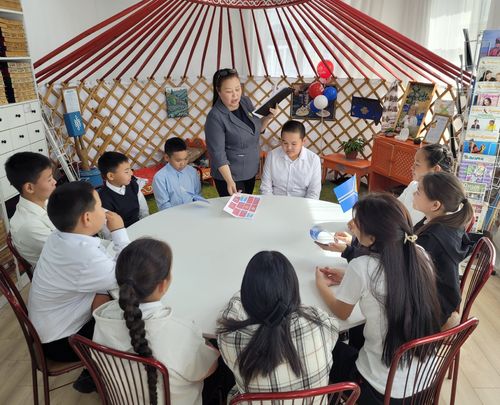 Үе-биле деңге базып…