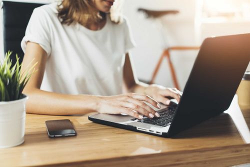 В Туве обязали перевести на дистанционку беременных и пенсионеров