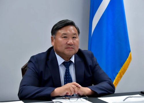 Глава Тувы поздравил педагогов и школьников республики с Днем знаний