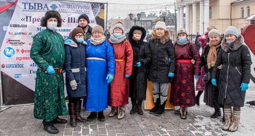 Пресса - к Шагаа.  Чайком угостили и газету подарили