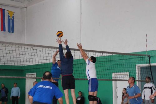 В Национальном парке Кызыла стартовал республиканский чемпионат по волейболу на призы главы республики 