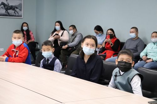 "Единая Россия" наградила победителей конкурса ко Дню тренера