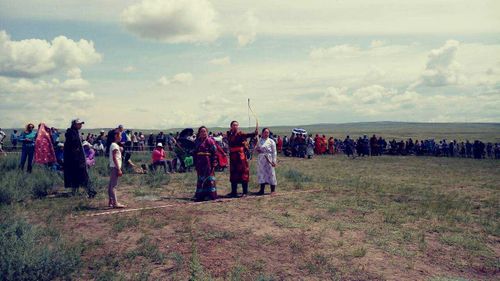 В местечке Тос-Булак продолжаются соревнования по стрельбе из национального лука