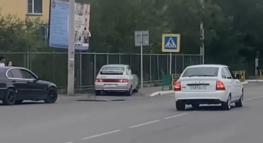 В Туве привлекли к ответственности водителей, устроивших дискотеку на проезжей части