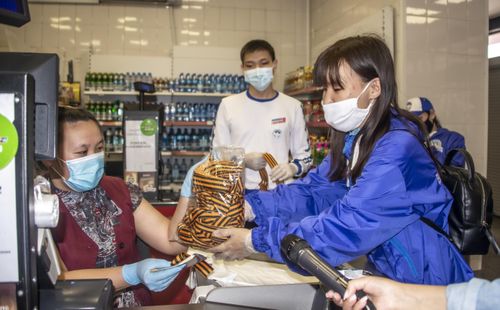 5000 георгиевских лент "разлетелись" по городу