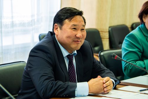 Владислав Ховалыг встретился с молодежными активистами республики