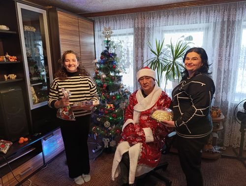 Тываның Баштыңы Луганск Улус Республикадан Екатеринаның чаа чылда күзелин күүсеткен