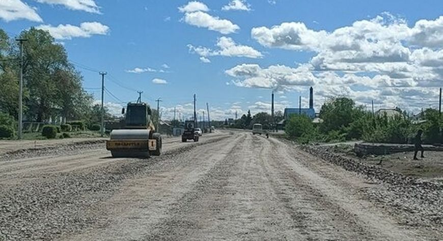 В Кызыле продолжается ремонт автодороги на улице Колхозной по национальному проекту «Инфраструктура для жизни»