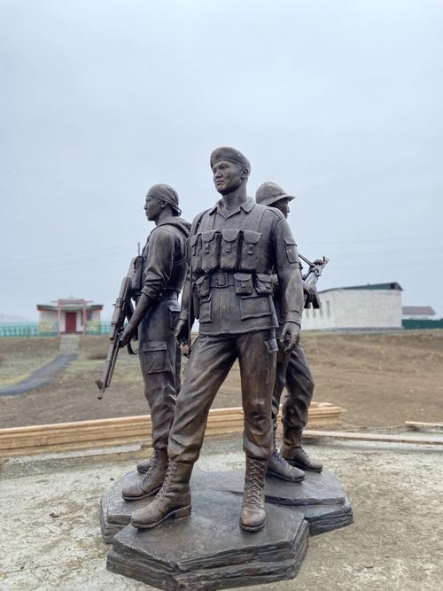 В селе Арыг-Узуу обустраивают площадь Славы