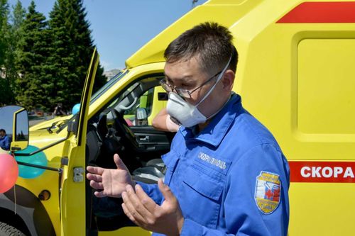 В Туву поступили реанимобили на борьбу с COVID-19