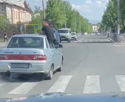 Автолюбитель Кызыла получил штраф за необычную перевозку пассажиров