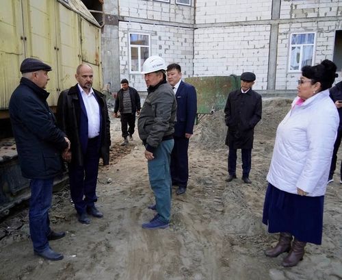 Глава Тувы проверил ход строительных работ в спортивно-культурном центре и новых школах Каа-Хема и района Спутник