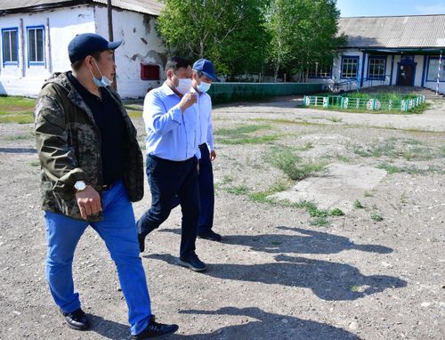 Владислав Ховалыг посетил школу села Балгазын Тандинского района