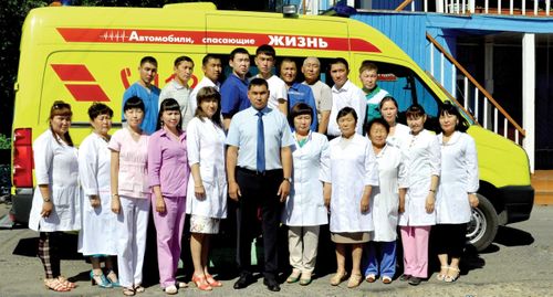 Владислав Ховалыг поздравил работников скорой медицинской помощи с профессиональным праздником