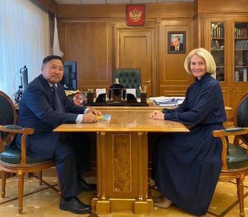 Виктория Абрамченко поздравила Владислава Ховалыга с годовщиной вступления в должность Главы Тувы